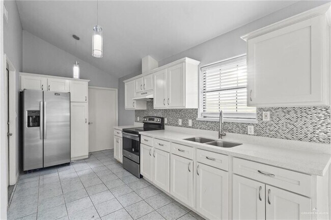 Building Photo - 20 E Nyssa Ave