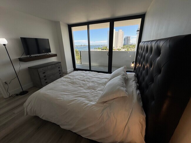 Foto del edificio - 5600 N Flagler Dr