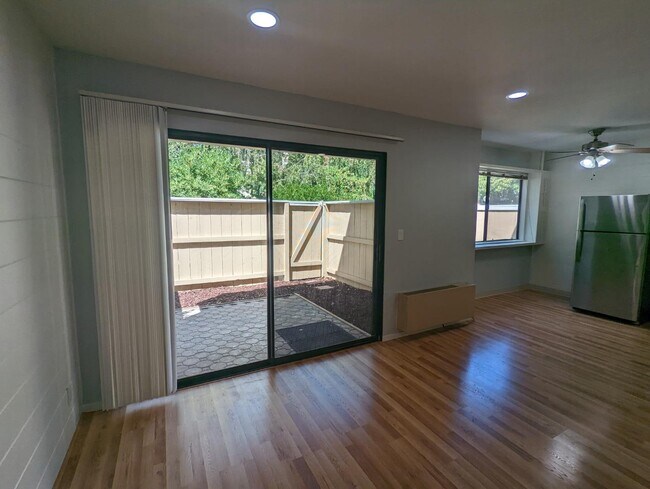 Building Photo - 942 Kiely Blvd