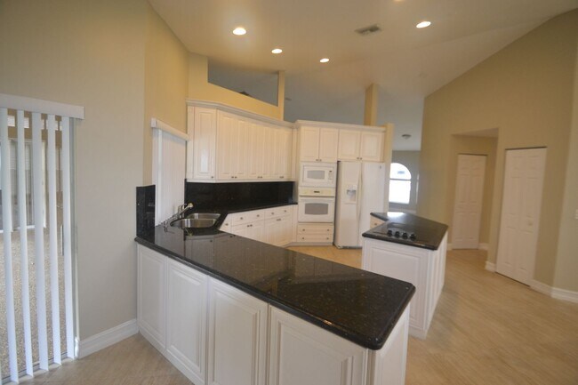Building Photo - 5454 NW 87th Ter