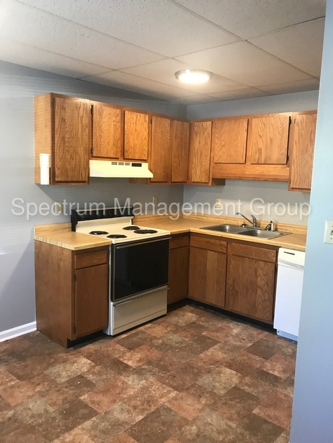 Building Photo - Nicely updated 2 bedroom Greeneville, TN