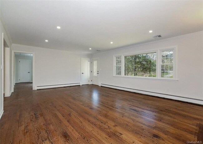 Building Photo - 10 Tommys Ln