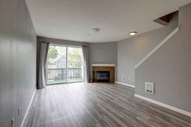 Building Photo - Newer 2 bedroom Townhome in Lynnwood