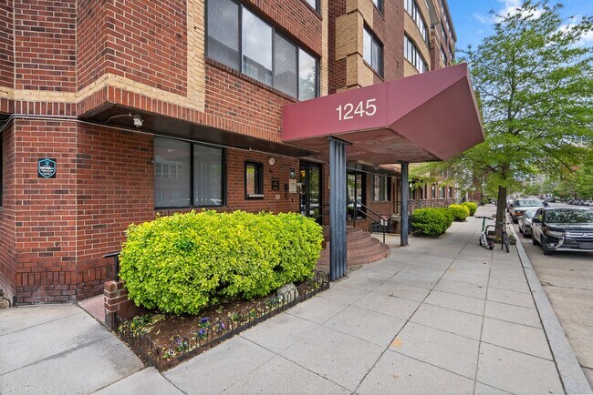 Foto del edificio - 1245 13th St NW