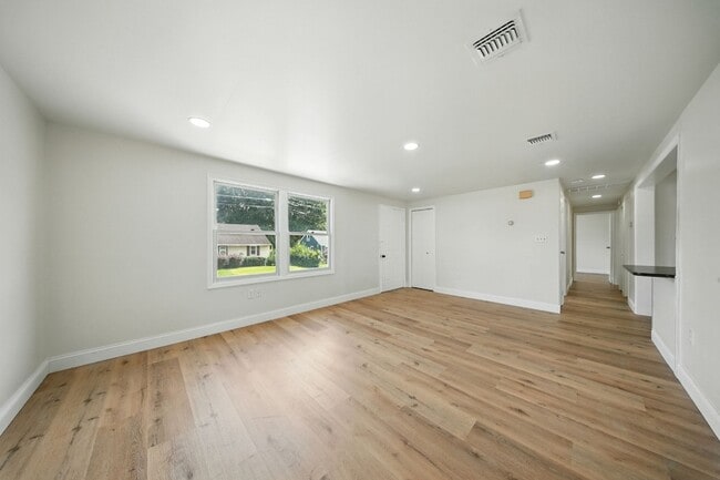 Building Photo - 155 Montgomery St