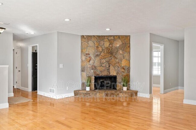 Building Photo - 4871 Post Oak Tritt Rd