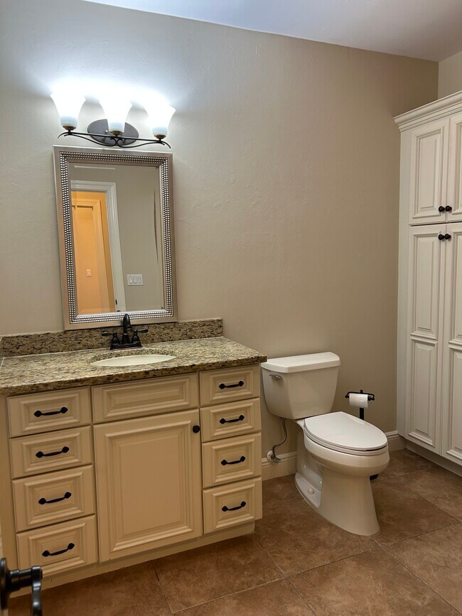 Building Photo - 4412 Vanda Dr