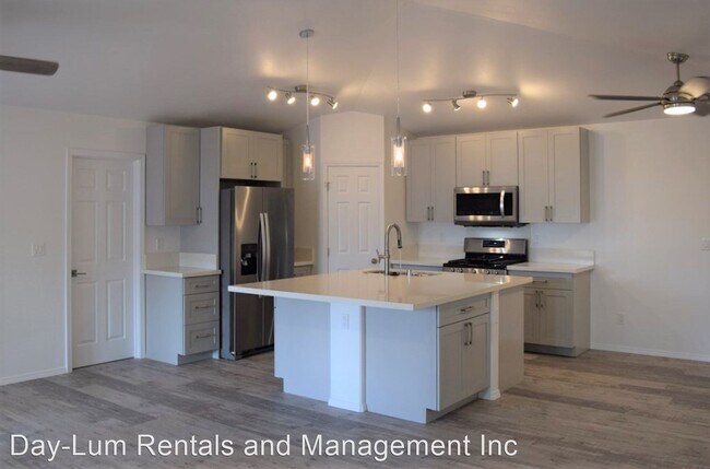 Foto del edificio - 3 br, 2 bath House - 15-1539 9th Avenue