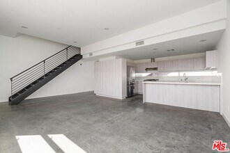 Building Photo - 660 Rose Ave