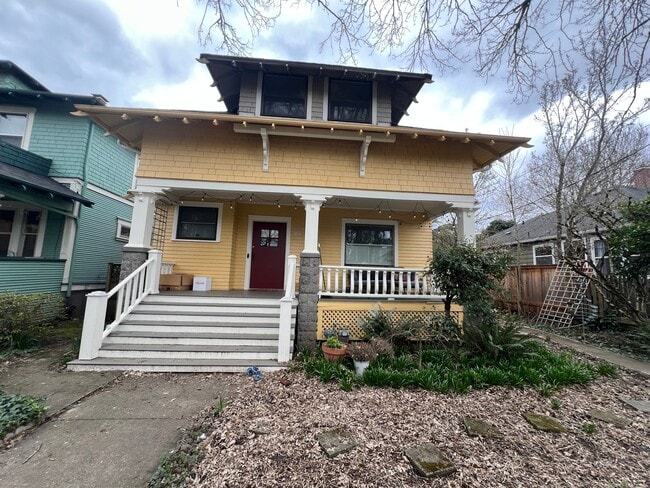 Building Photo - 1402 SE 32nd Ave