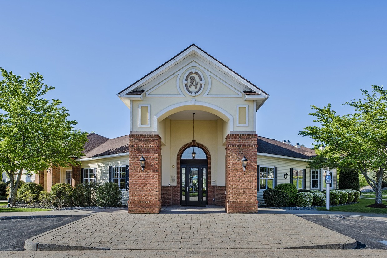 GrandeVille at Greenwich Apartments West Greenwich, RI