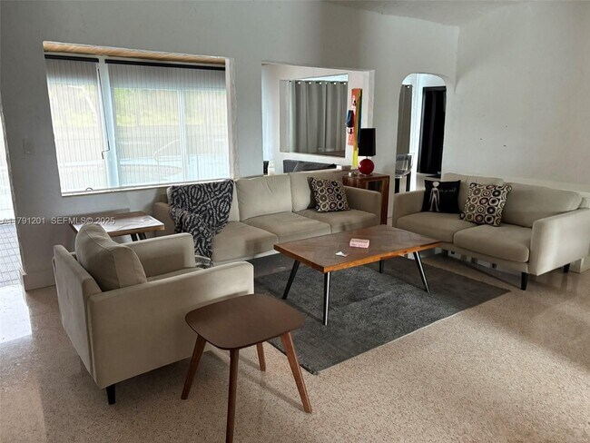 Foto del edificio - 6003 S Indian River Dr