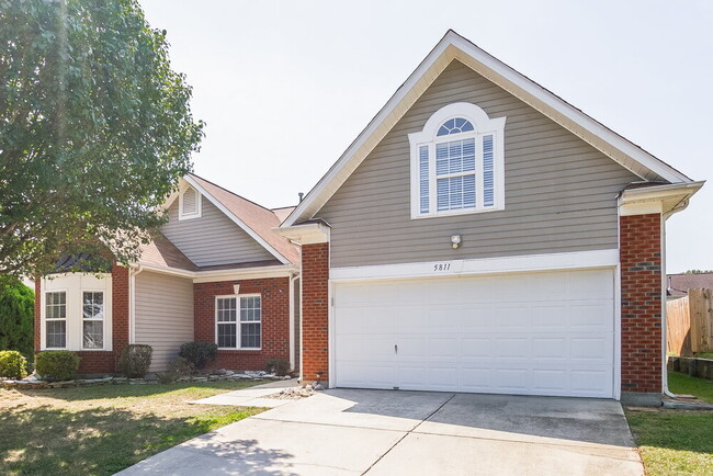 Foto del edificio - 5811 Briggs Dr