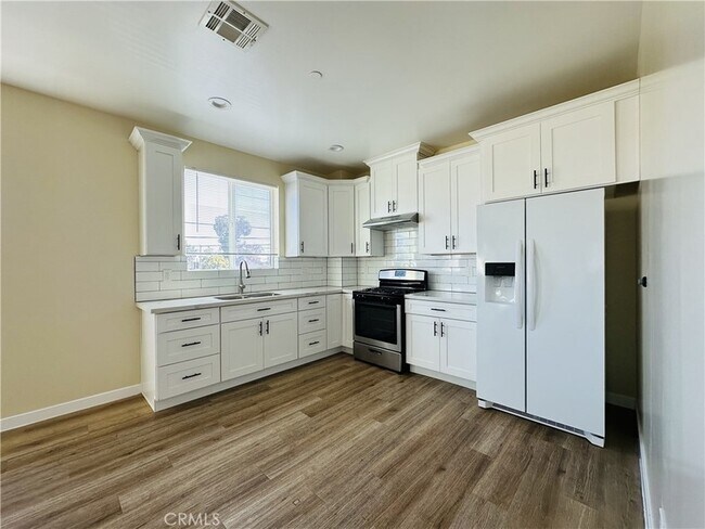 Foto del edificio - 1002 E 33rd St