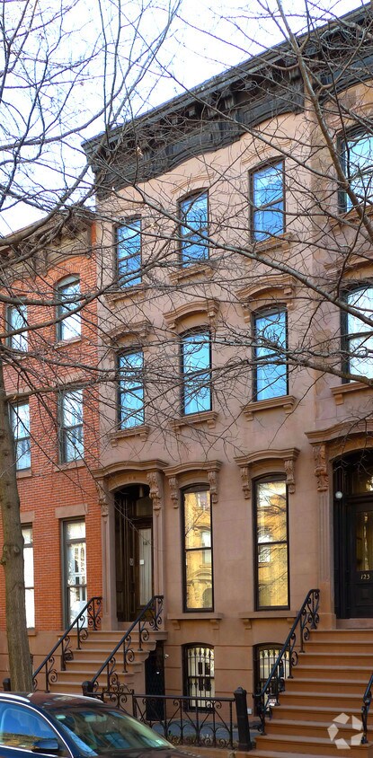 Primary Photo - 121 Saint James Pl