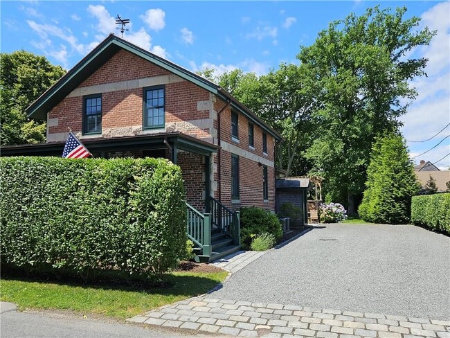 Building Photo - 209 Coggeshall Ave