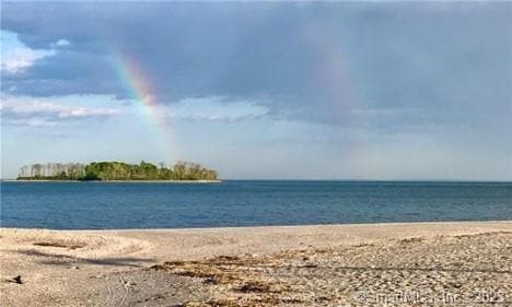 Building Photo - 702 E Broadway