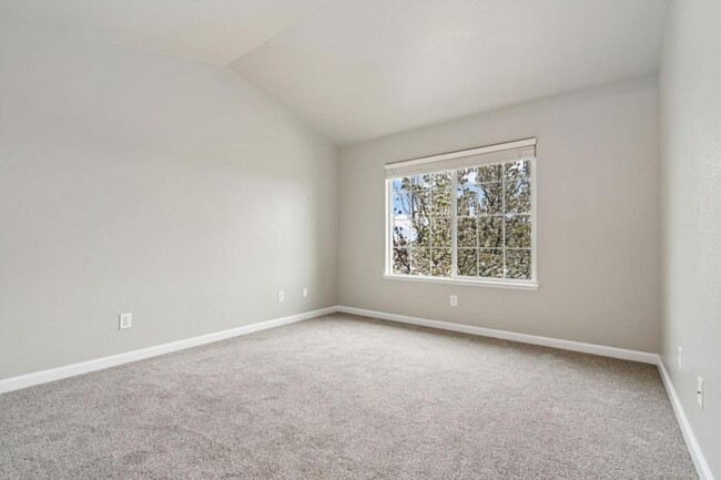 Building Photo - 1335 Lake Cir