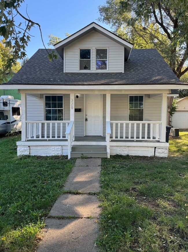 Building Photo - 320 Race St