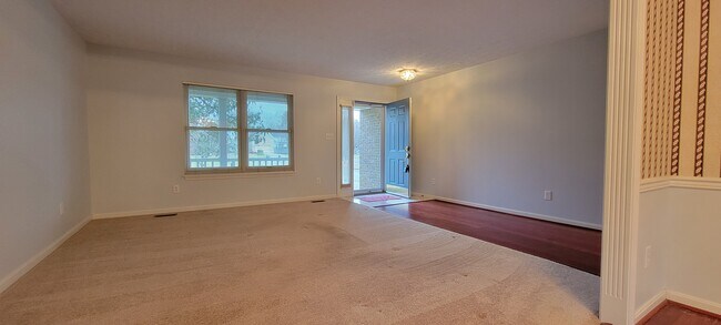 Foto del edificio - 13606 Saddlecreek Dr