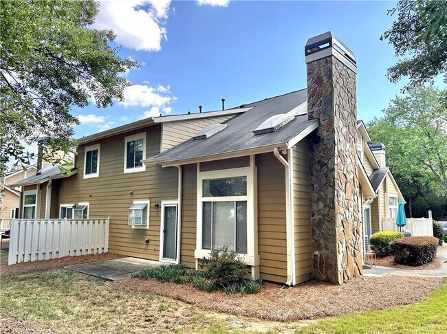 Building Photo - 2665 Windy Hill Rd SE