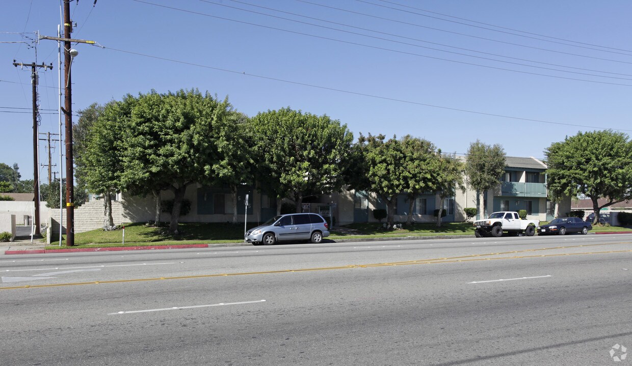 Building Photo - 515 S Knott