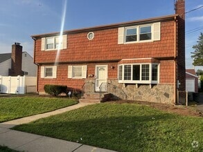 Building Photo - 5 Brighton Pl