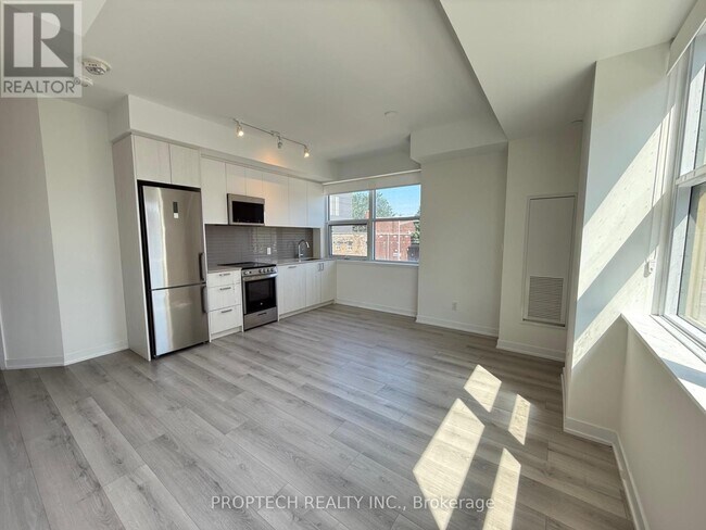 Photo du bâtiment - 1787-1787 St Clair Ave W