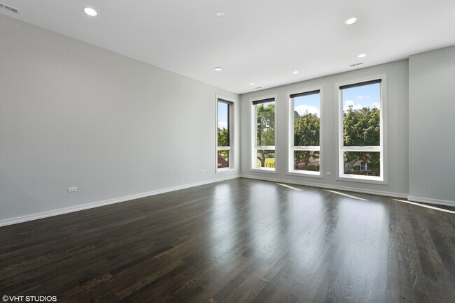 Building Photo - 648 E Bowen Ave