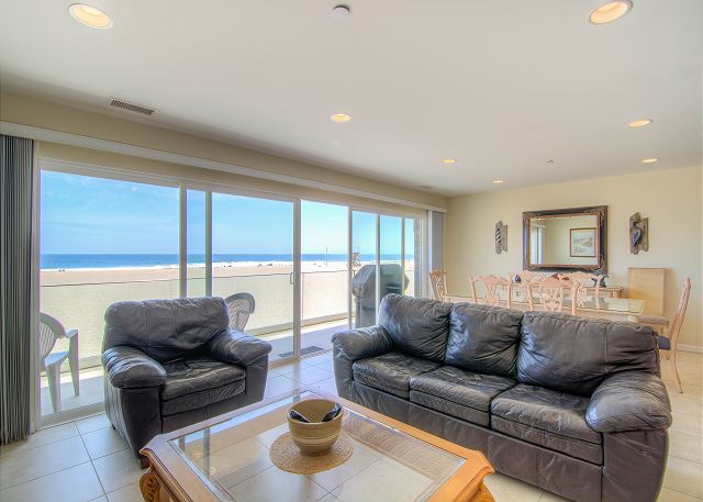 Building Photo - 1712 W Oceanfront