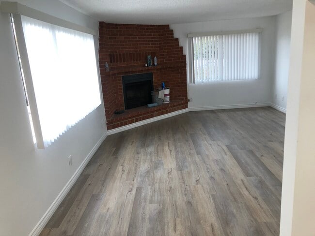 Foto del edificio - 4629 W 169th St