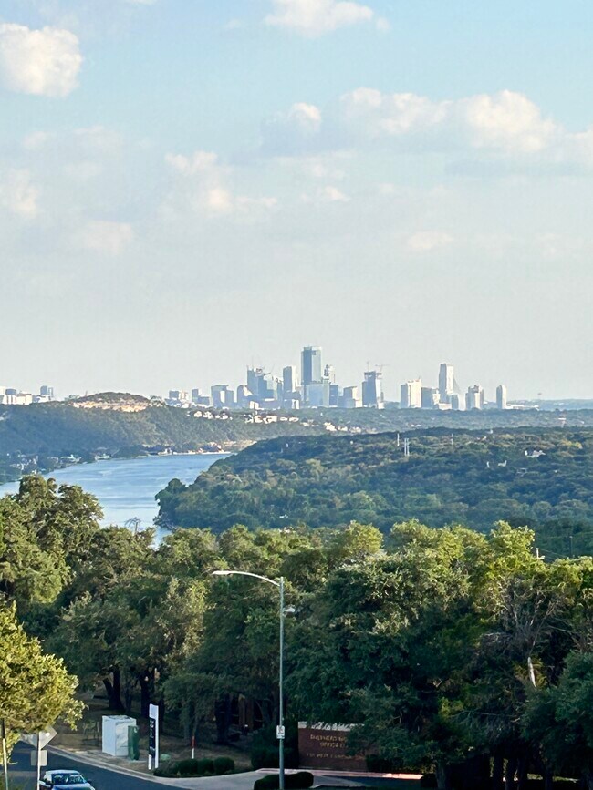 Foto del edificio - 6000 Shepherd Mountain Cove