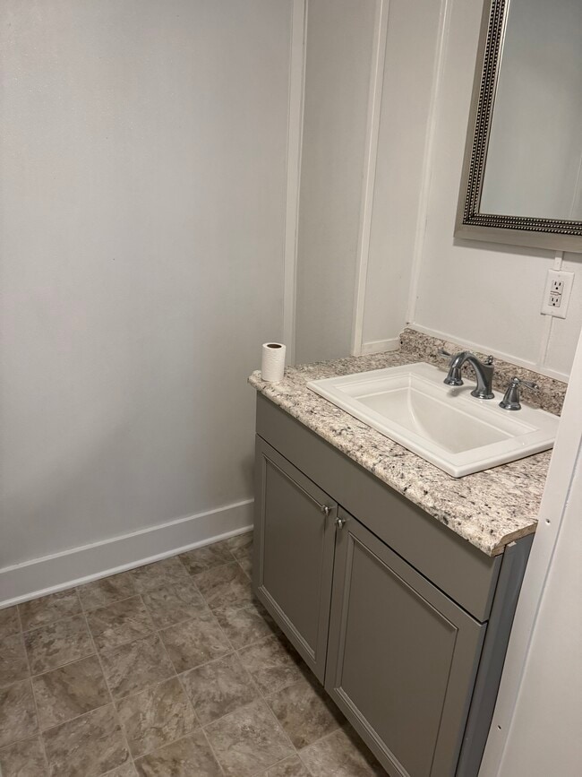 Building Photo - 10 Maryland Ave