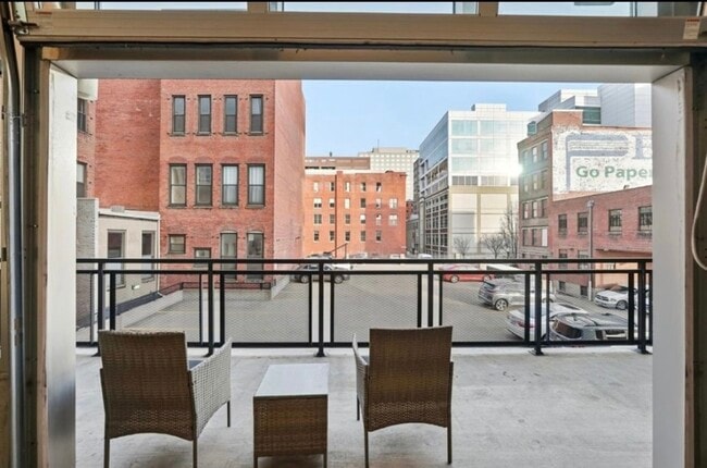 Open Air Living Space - 353 W 4th St