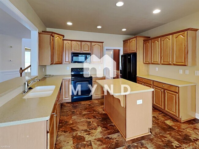 Building Photo - 4 br, 2.5 bath House - 2008 Crismark Dr