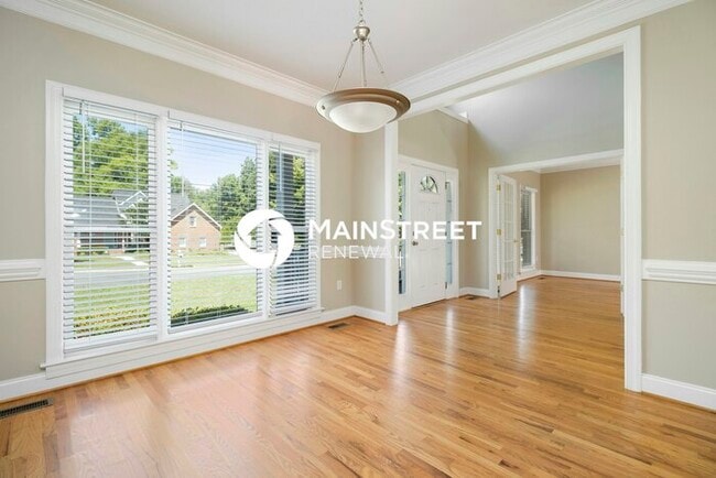Foto del edificio - 5 Bedroom Pet-Friendly Home in Charlotte, NC with Main Street Renewal