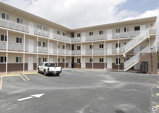 Foto del edificio - 1001-1003 NW 62nd St