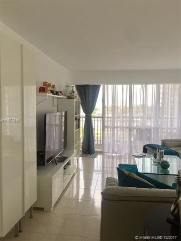 Building Photo - 2049 S Ocean Dr