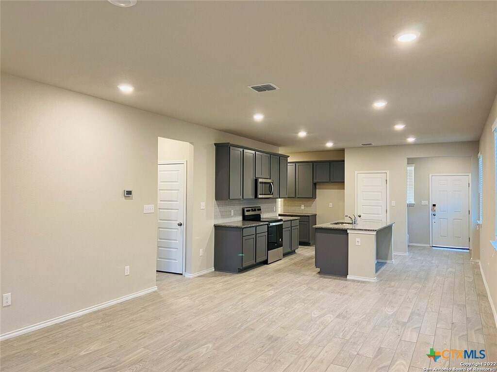 Building Photo - 2156 Griffith Dr