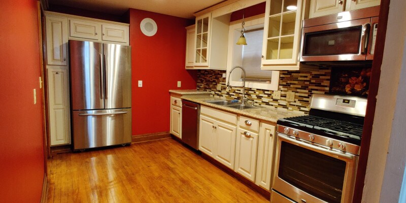 Primary Photo - 821 E. 1st