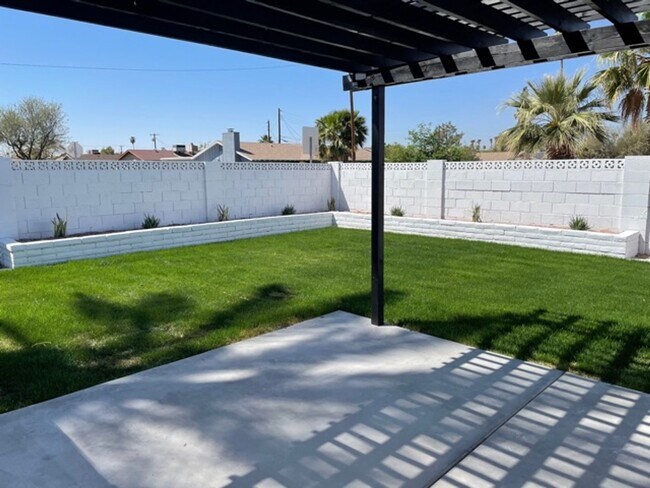 Building Photo - GORGEOUS remodeled 3 bedroom Tempe home wi...