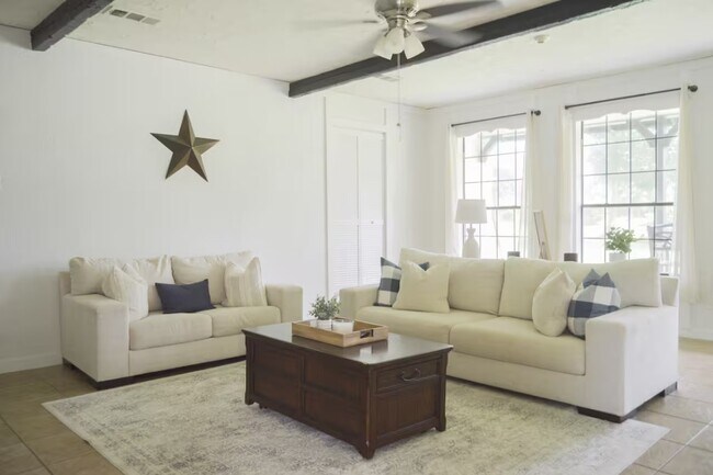 Foto del edificio - 2369 Apache Dr