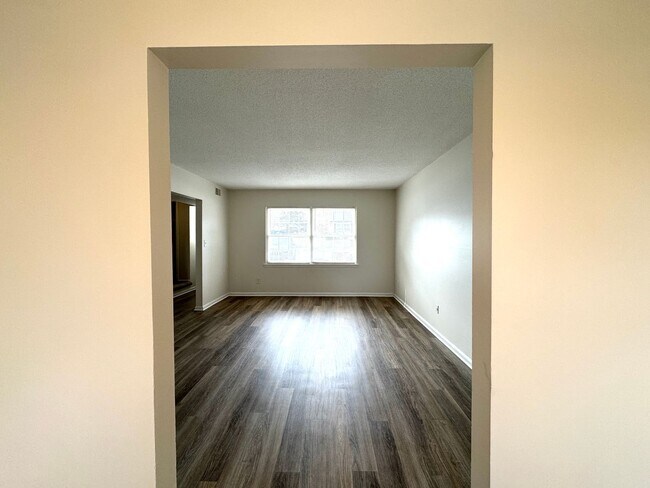 Building Photo - 2 Bedroom ChapelWatch Townhome off of Towe...