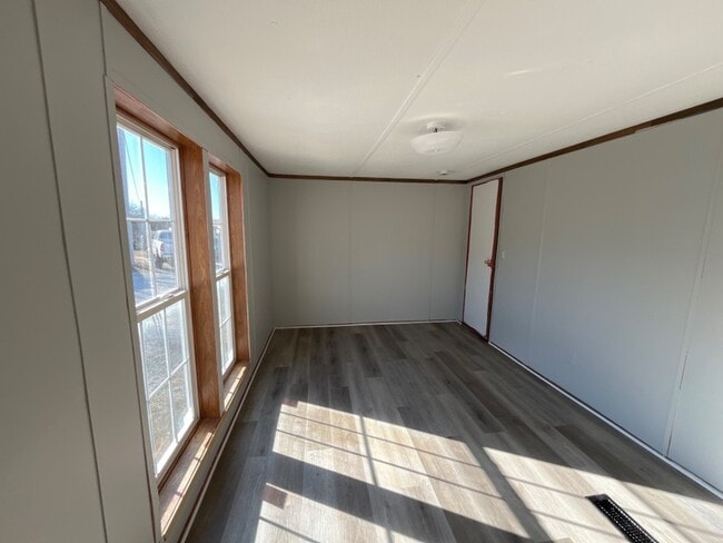 Building Photo - 115 Country Living Ln