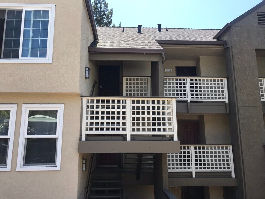 Beautiful View!! 2 Bed/2 Bath Condo, Hayward