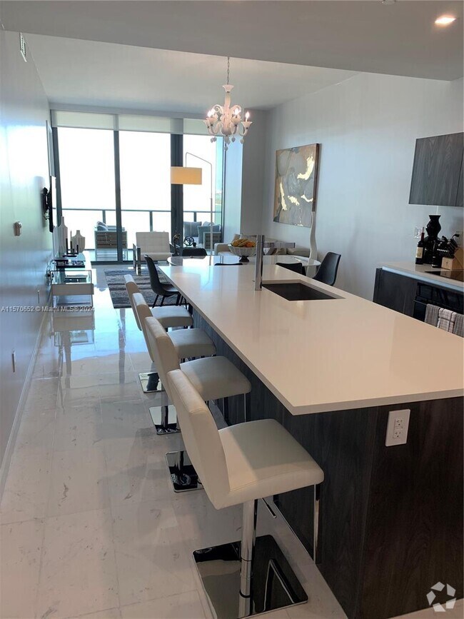 Palbicke Garrisons Apartments for Rent with a Swimming Pool Miami, FL