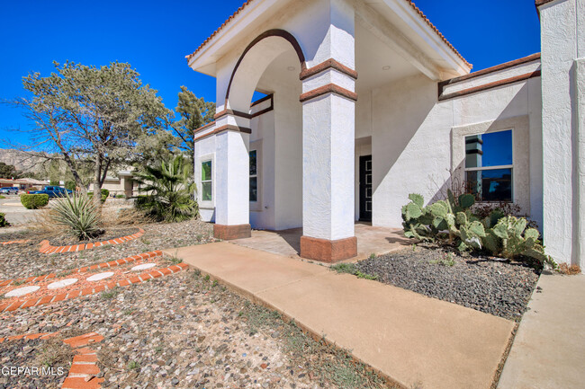 Building Photo - 4401 Loma De Oro Dr