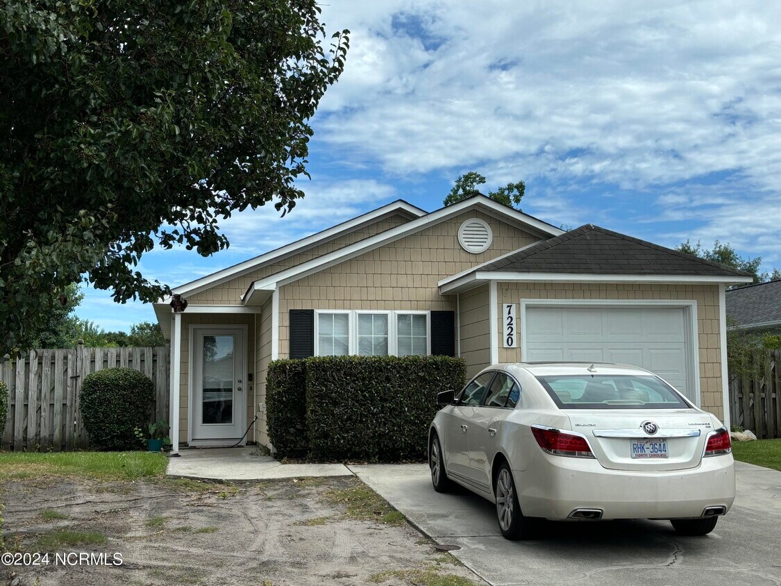 Primary Photo - 7220 Haskell Ct