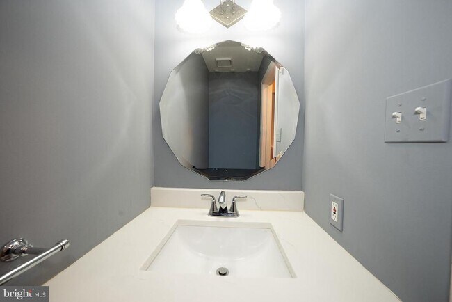 Foto del edificio - 234 Lookout Pl