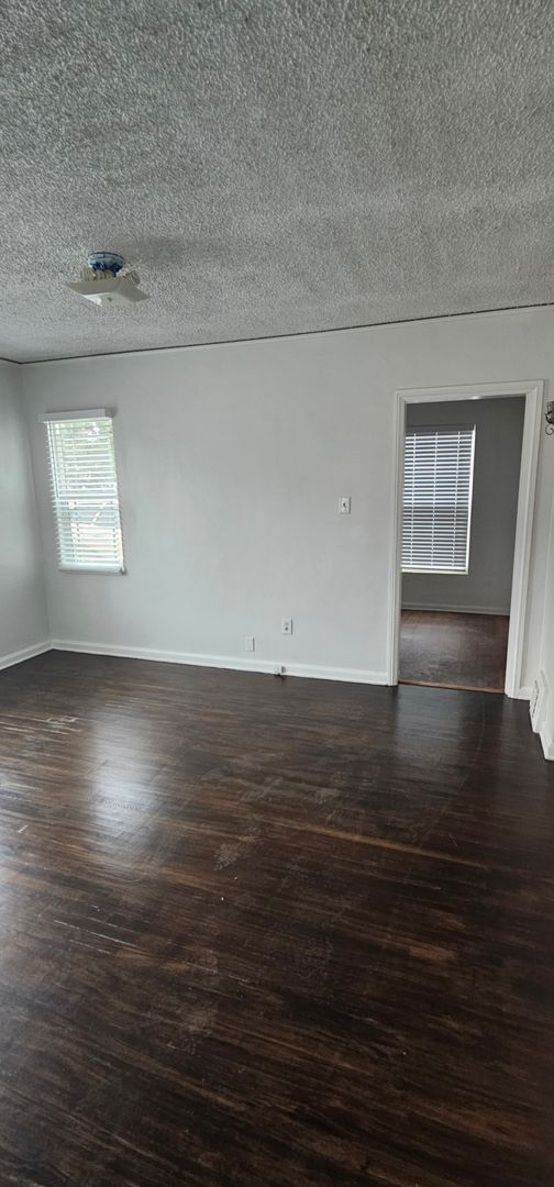 Foto del edificio - Half Acre Totally Remodeled House...